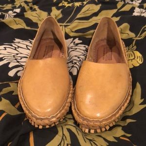 Mohinder shoes size 8